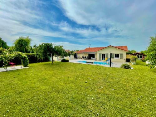 Villa Avec Piscine Dans Les Dombes