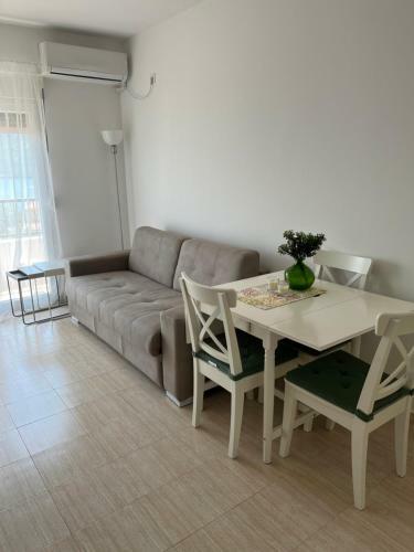 Sea View And Lovely Apartment