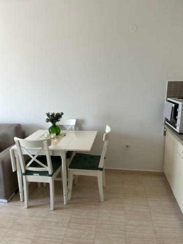 Sea View And Lovely Apartment