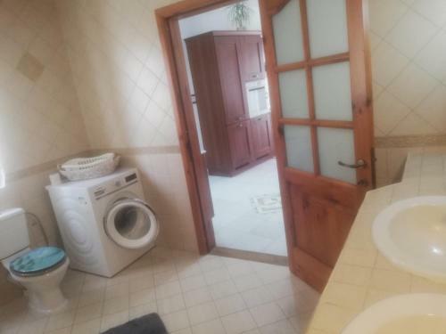 Lovely 3 Bedroom Apartment With Fireplace