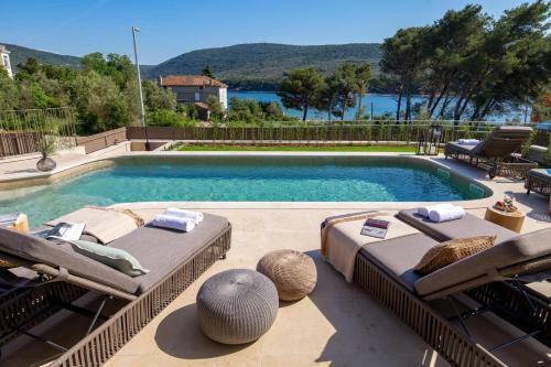 Villa Leucolea With Pool