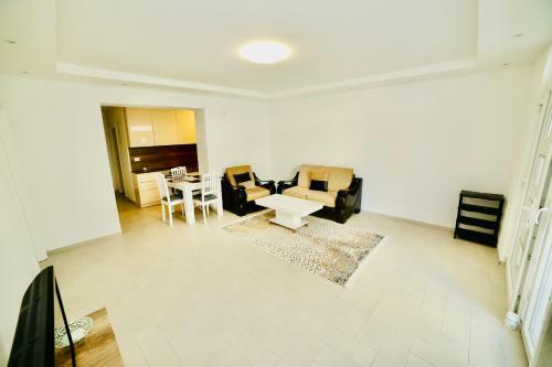 Apartamento Sh�ne M�belierte Wohnung An Zentraler Lage