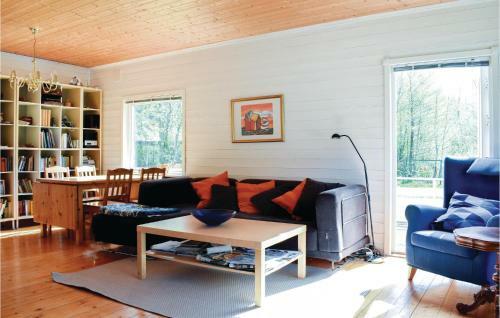 Four-bedroom Holiday Home In Eivindvik