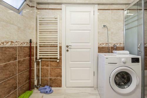 Altiparmak Central 4 Bedroom Apartment