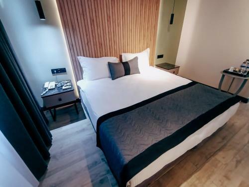 Leons Hotel