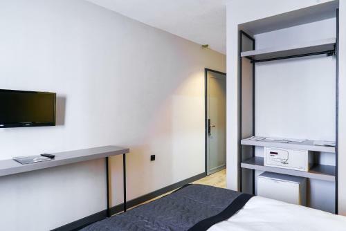 Leons Hotel