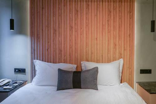 Leons Hotel