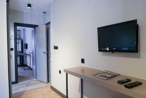 Leons Hotel