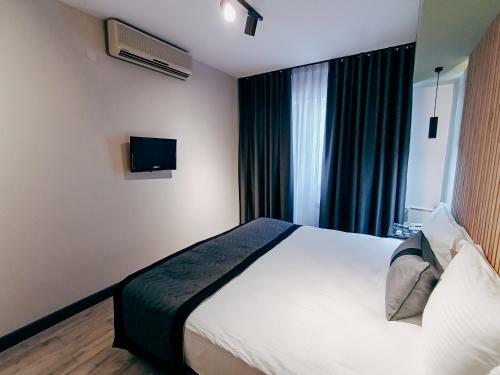 Leons Hotel