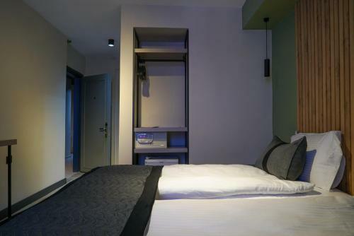 Leons Hotel
