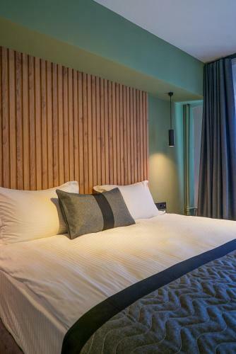 Leons Hotel