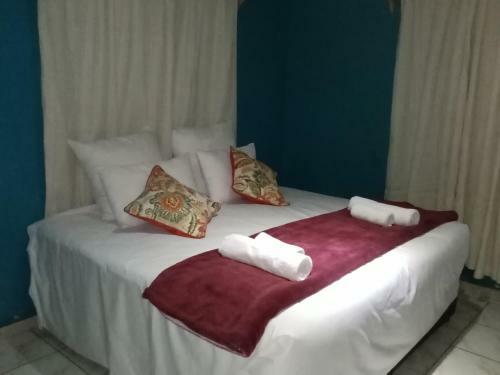 Victoria Falls Budget Holiday House
