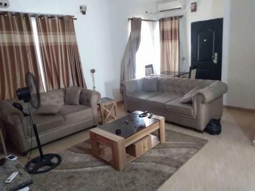 Short-let 2 Bedroom Apartments