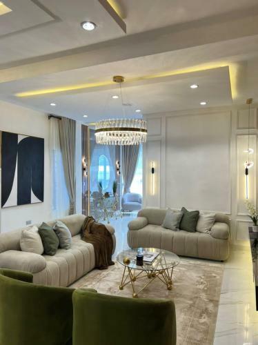 5 Bedroom Fully Detached Serviced Apartment