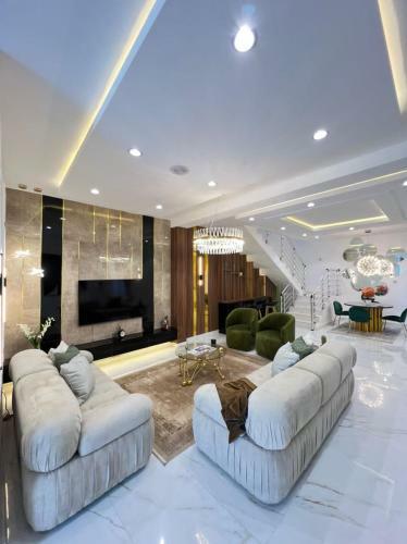 5 Bedroom Fully Detached Serviced Apartment