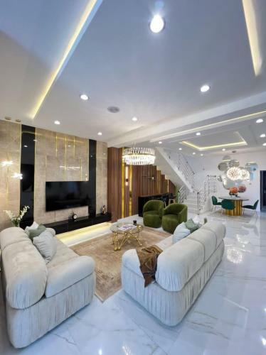 5 Bedroom Fully Detached Serviced Apartment