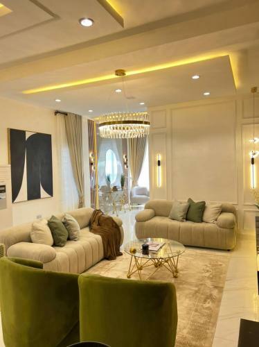 5 Bedroom Fully Detached Serviced Apartment
