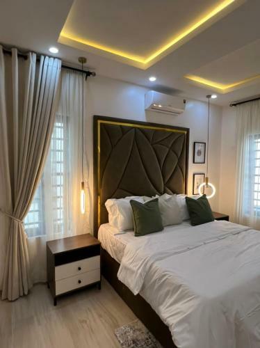 5 Bedroom Fully Detached Serviced Apartment