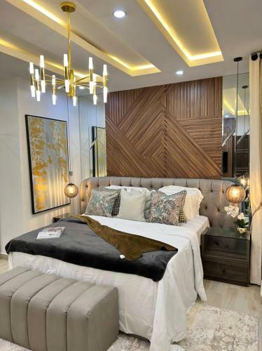 5 Bedroom Fully Detached Serviced Apartment