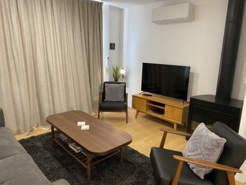 Apartamento Kidd7b - Riverside Townhouse Retreat