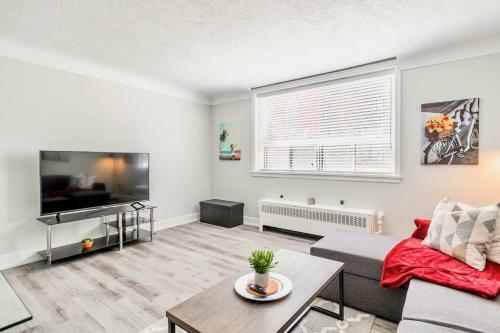 Apartamento Spacious 1br Apt - With King Bed And Netflix - Near Downtown