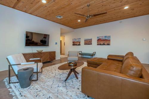 Enjoy Modern Living In Old World Tucson