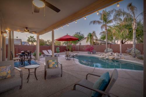 Phoenix Gem With Sparkling Heated Pool And Newly Remodeled! Home