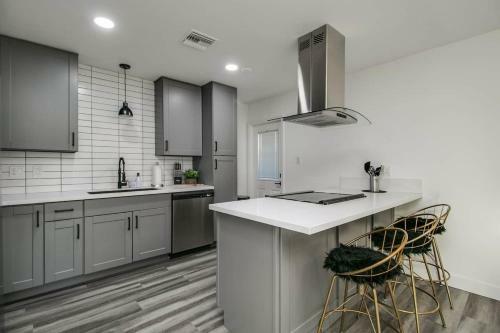 Prime Location - Modern New - Swim, Play And Relax
