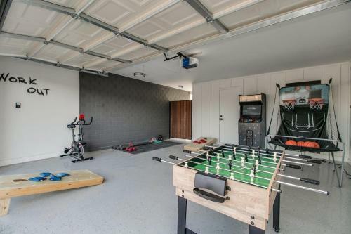 Prime Location - Modern New - Swim, Play And Relax