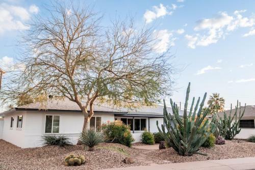 Luxury Home On Windsor -near Old Town- Heated Pool