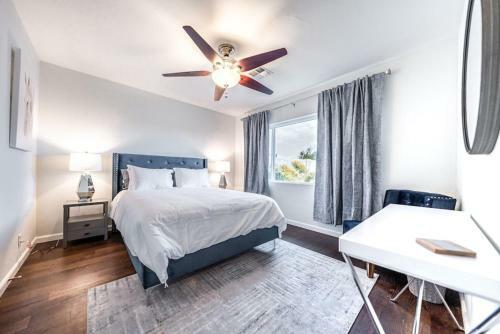 Luxury Home On Windsor -near Old Town- Heated Pool