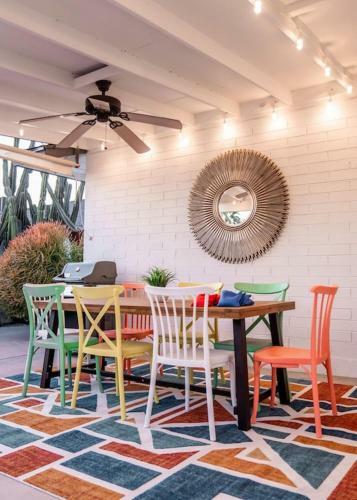 Luxury Home On Windsor -near Old Town- Heated Pool