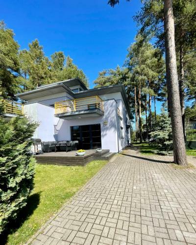 Sunny 3-bdrm Townhouse With 2 Sundecks & Sauna