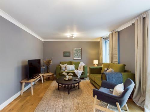 Large Four Bedroom Home With Parking Close To Town