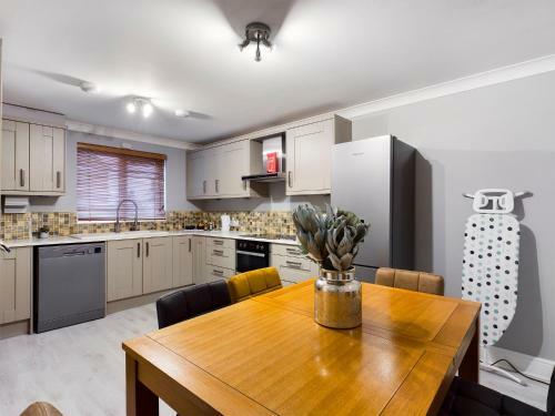 Large Four Bedroom Home With Parking Close To Town