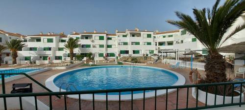 Immaculate 1-bed Apartment In Arona E308