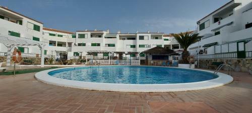 Immaculate 1-bed Apartment In Arona E308