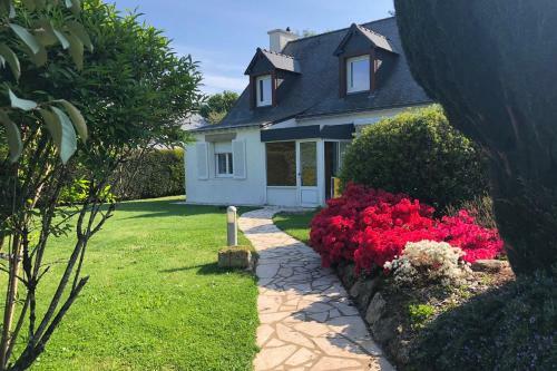 Sumptuous Villa With Garden And Terrace