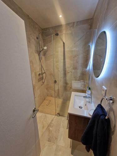 Apartamento Elegant Flat In Old Town, 2 Mins Walk To Lake
