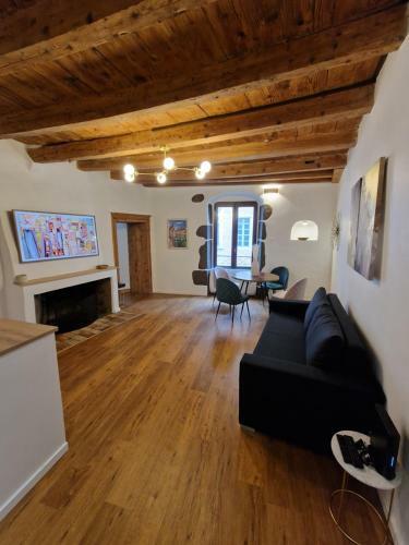 Apartamento Elegant Flat In Old Town, 2 Mins Walk To Lake