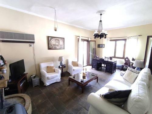 Entire Home Near Athens For Short Vacations
