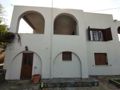 Entire Home Near Athens For Short Vacations