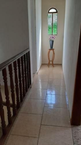 Casa No Per�, Bem Pr�ximo Das Praias E Shopping.