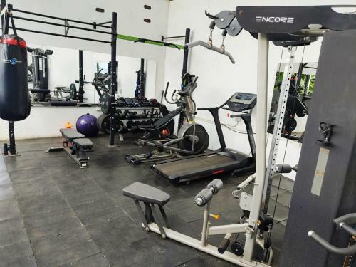11 Bedroom Gym Luxury Villa - Heated Pool Jacuzzi