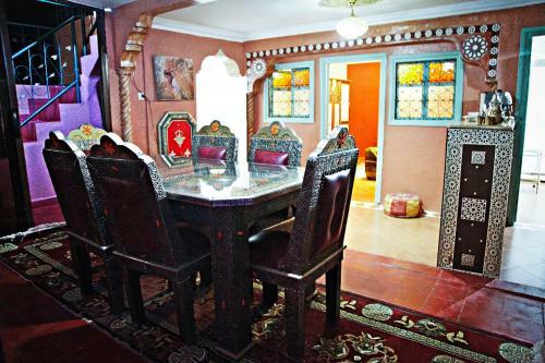 Hostal Naima House / ??? ?????