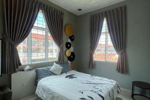Luxury 4 Designed Bedrooms Bungalow# 100mbps Unifi