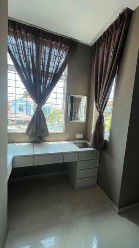 Luxury 4 Designed Bedrooms Bungalow# 100mbps Unifi