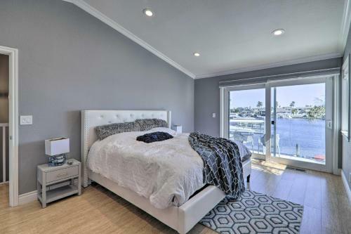 Discovery Bay Retreat With Balcony And Boat Dock!