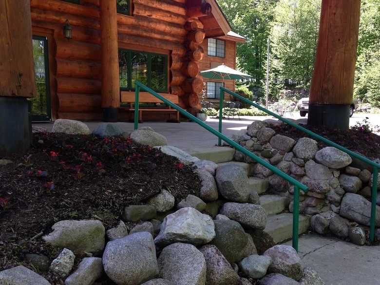 Hotel Konkapot Lodge