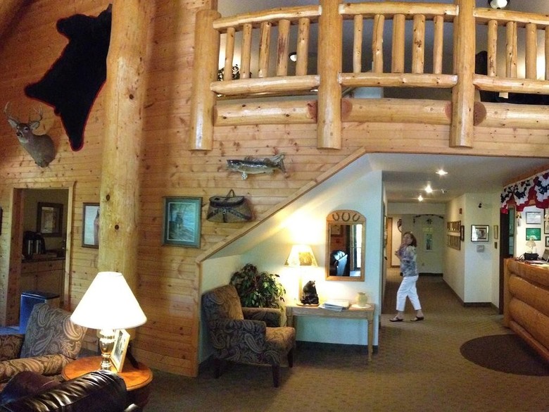 Hotel Konkapot Lodge